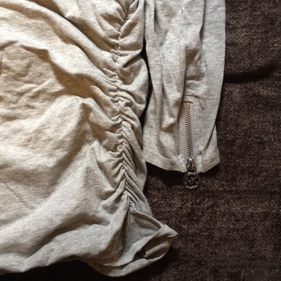 Michael Kors turtle neck - Picture 2 of 4